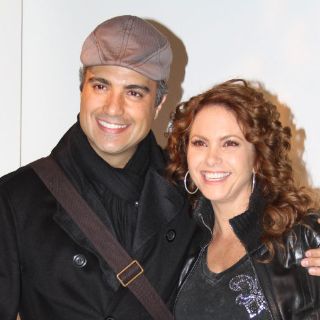 Lucero juega broma a Jaime Camil