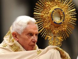 Tras el canto de los salmos, Benedicto XVI dirigió su alocución ante cardenales, obispos y autoridades civiles y religiosas. AFP  /