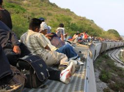 Ahora el éxodo lo encabezan jóvenes, con educación media y superior, dice el diputado Arturo Zamora. ARCHIVO  /