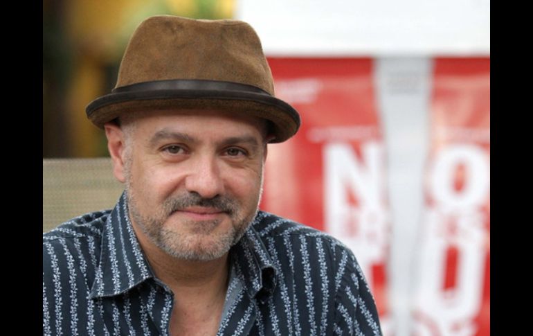 Agregó que este compromiso le servirá para seguir activo mientras concluye su próximo guión.  /