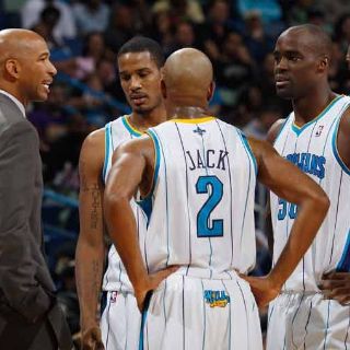 Gustavo Ayón debuta con los Hornets