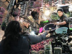 La brecha entre el salario mínimo y el costo de la canasta básica se ha abierto en el periodo que va de 2005 a 2011.  /