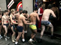 El periodo de rebajas inicia con descuentos del 30 al 50 por ciento. EFE  /