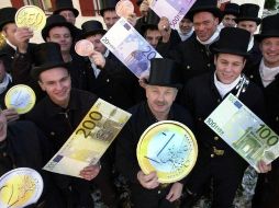 El euro se muestra 'duro como el acero' pese a las turbulencias que enfrenta en la actualidad. ARCHIVO  /