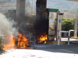 Gonzalo Miguel Rivas sofocó el fuego en una despachadora del combustible, en el enfrentamiento entre policías y estudiantes. ARCHIVO  /