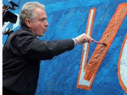 El precandidato presidencial del PAN, Santiago Creel, inició este lunes la pinta de bardas para su precampaña. EL UNIVERSAL  /