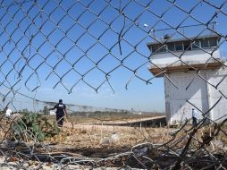 Una parte del cerco que circunda el penal se observa rota.EL UNIVERSAL  /