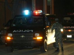 Los militares detectaron dos vehículos que circulaban con luces apagadas, por lo que fueron detenidos para su revisión. ARCHIVO  /