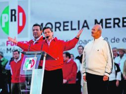 Peña Nieto aprovechó el mitin en Morelia para promocionarse.  /