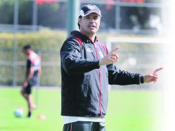 El técnico de Atlas, Juan Carlos Chávez, considera que los Zorros están a 70 u 80% de alcanzar el nivel óptimo.  /