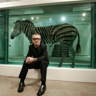 David Hockney arremete contra Damien Hirst por no hacer él mismo sus obras