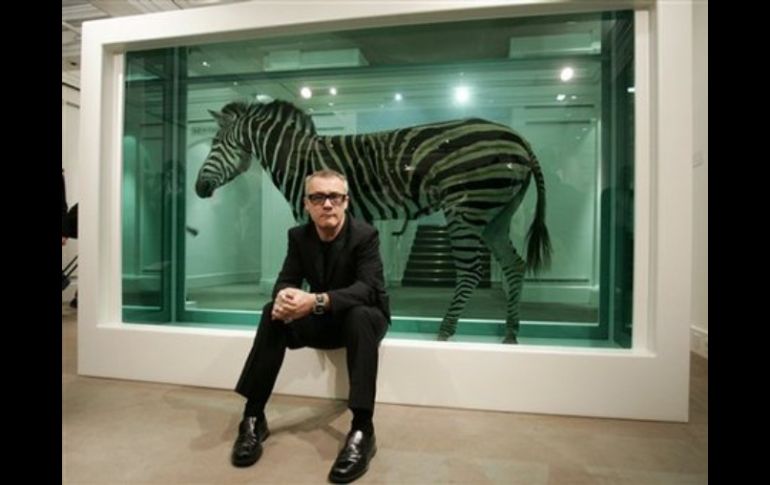 Hirst es conocido por sus esculturas de animales diseccionados y por su calavera de diamantes. AP  /