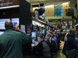 El Dow Jones sumó 179.82 puntos impulsado por la difusión de datos macroeconómicos en Estados Unidos. AP  /