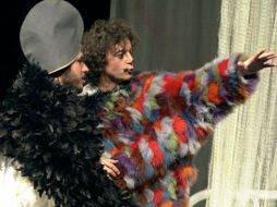 En la imagen, escena de la obra ''Ícaro'', presentada por La Compañía Finzi Pasca, de Francia. ESPECIAL  /