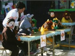 Los niños rendirían honores a sus libros preferidos.  /