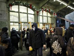 Alrededor de un centenar de activistas del movimiento Ocupa Wall Street  participaron en la toma de la Estación. REUTERS  /