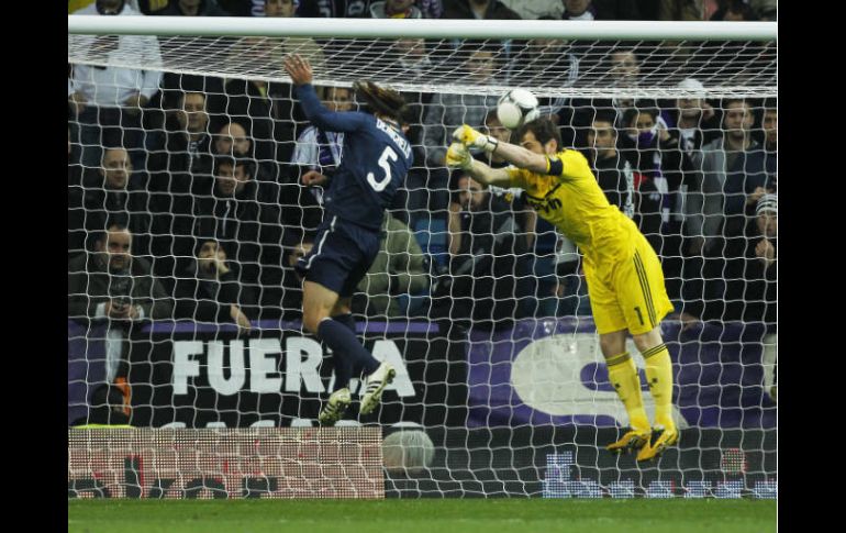 Casillas y Neuer serán homenajeados con trofeos de oro y plata de la IFHHS. AP  /