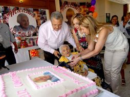 La fotografía muestra el festejo por el cumpleaños de 113 Maximina Lucio Paredes en 2011. ARCHIVO  /
