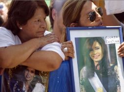 Argentinos desean pronta recuperación a su presidenta, Cristina Fernández, luego de la operación contra un cáncer de tiroides. AP  /