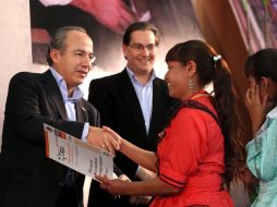 El presidente Felipe Calderón y el secretario de Salud, Salomón Chertorivsky, en la Cobertura de Salud en Durango. EL UNIVERSAL  /