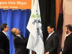 El secretario de Salud, Salomón Chertorivsky; el presidente Felipe Calderón y el gobernador de Durango, Jorge Herrera. EL UNIVERSAL  /