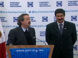 Juan Molinar, secretario de Acción de Gobierno del CEN panista, y el diputado Javier Corral en rueda de prensa esta noche. ESPECIAL  /