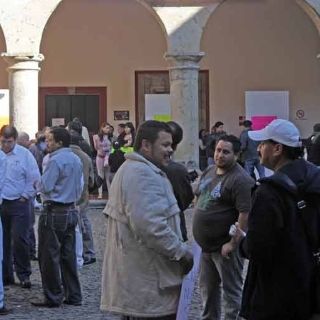 Congelan 600 empleos en Congreso