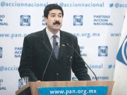 El senador Javier Corral, al anunciar que la consulta indicativa no fue aprobada por el CEN del partido.  /