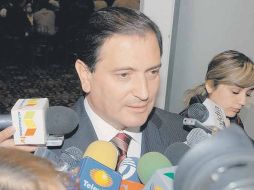 El ex mandatario de Aguascalientes atiende a la prensa. EL UNIVERSAL  /