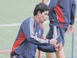 Jonny Magallón realiza ejercicios físicos durante la práctica del Rebaño en Verde Valle.  /