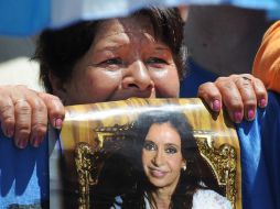 Los simpatizantes de Cristina Fernández recibieron con júbilo la noticia de su recuperación.  AFP  /