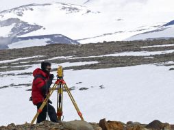 Desde hace dos años, científicos ecuatorianos están realizando en el continente de hielo un estudio medioambiental. EFE  /