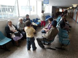 Servicios Médicos Municipales de Guadalajara contará con más de diez mil vacunas para combatir la influenza estacional. ARCHIVO  /