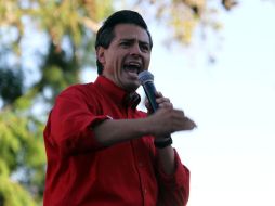 Enrique Peña Nieto, aspirante a la Presidencia por el PRI, dice que no habrá cambios en su estrategia a pesar de las críticas. ARCHIVO  /