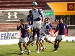 Jugadores de Estudientes durante la práctica de hoy.  /