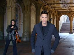 El cantante de origen dominicano Prince Royce (c) durante la grabación del vídeo de ''Las cosas pequeñas''. EFE  /