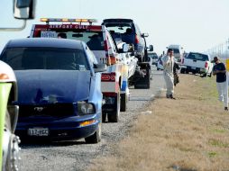 El tráfico de detiene a lo largo de Texas,  73 en la carretera de Port Arthur, Texas. AP  /