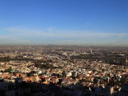 Entre las acciones infraccionables están emisiones contaminantes a la atmósfera y descarga al sistema de drenaje municipal. ARCHIVO  /
