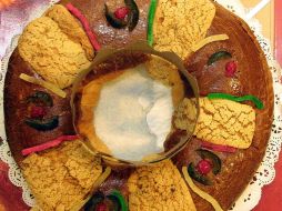 Partir la Rosca de Reyes es considerada una celebración para fomentar la convivencia y representa una tradición mexicana. ARCHIVOS  /