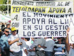 Alrededor de cinco mil personas se manifiestan en apoyo de Ángel Aguirre. NTX  /