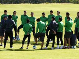 Vucetich y los jugadores de Monterrey, durante una sesion de entrenamiento. MEXSPORT  /