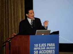 Ulloa Vélez despertó interés de los asistentes y hasta el apoyo expresado verbalmente por la mayoría de ellos.  /