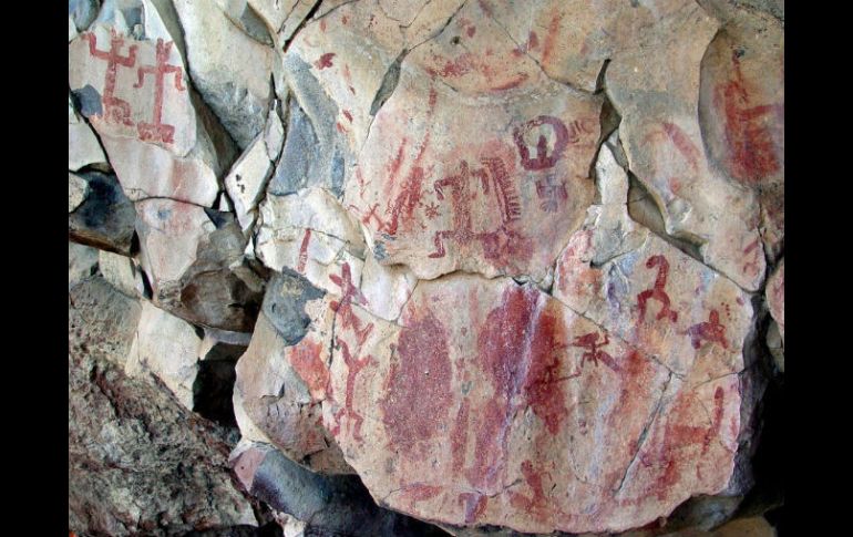 Las improntas aluden a figuras humanas, plantas y animales que en algunos casos son semejantes a seres fantásticos. EFE  /