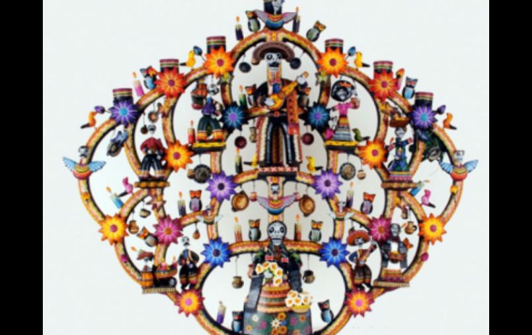 Los productos que los visitantes podrán adquirir son de todo tipo. En la imagen: Arbol de la vida de barro policromado. ESPECIAL  /