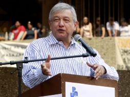 AMLO expresó que no entregará despensas ni dinero a la gente y dice que la victoria la tendrá su dignidad. ARCHIVO  /