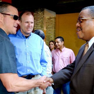 Matt Damon viaja a Haití para revisar proyecto de agua potable