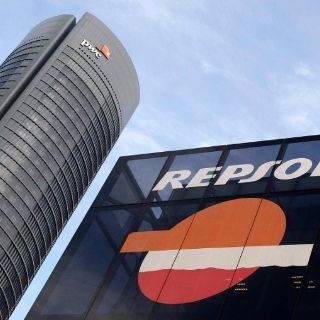 Pemex analiza subir a 12.5% su participación en Repsol