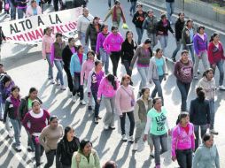 Alrededor de mil personas protestan afuera del recinto de la Cámara de Diputados. EL UNIVERSAL  /