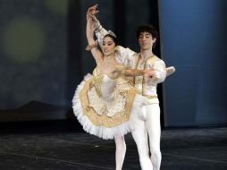 Ofrecen homenaje realizado por comunidad dancística a maestros y coreógrafos Alejandro y V. Zybine en el Teatro Degollado. NOTIMEX  /