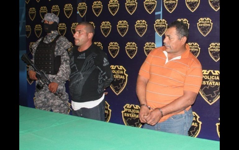 Ambos sujetos y el enervante fueron puestos a disposición de un Agente del Ministerio Público para su investigación. ESPECIAL  /